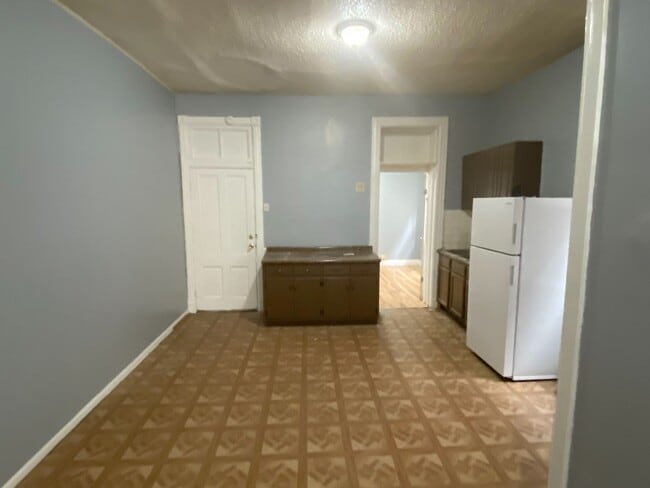 Building Photo - Spacious 2BR/1BA SFH in Benton Park West
