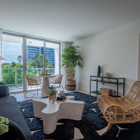 Building Photo - 1550 Brickell Ave
