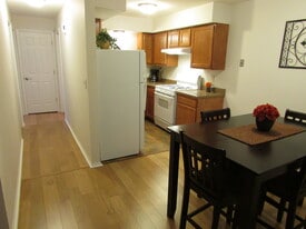 Building Photo - 6522 W Forest Home Ave