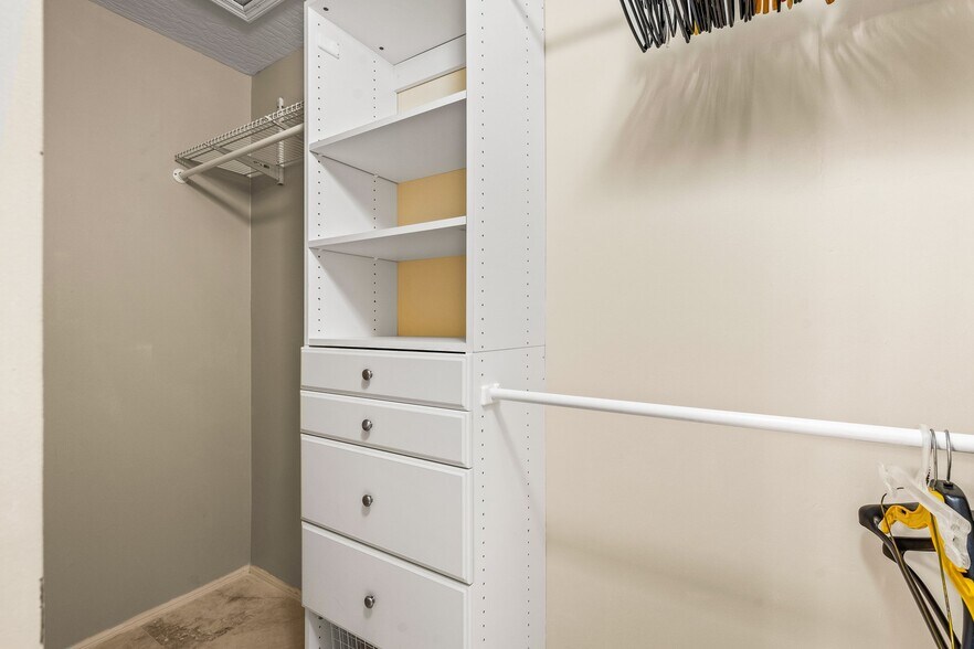 Building Photo - 2635 47th Ave