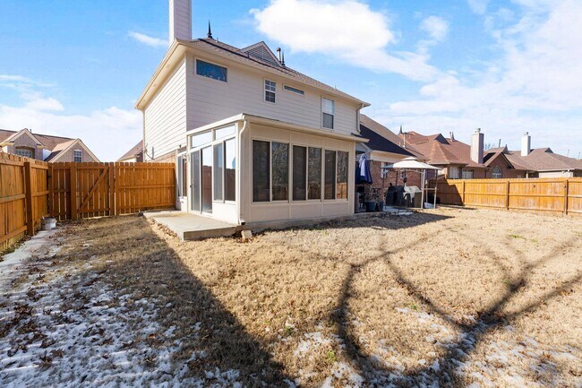 Building Photo - 7911 Pinefrost Ln