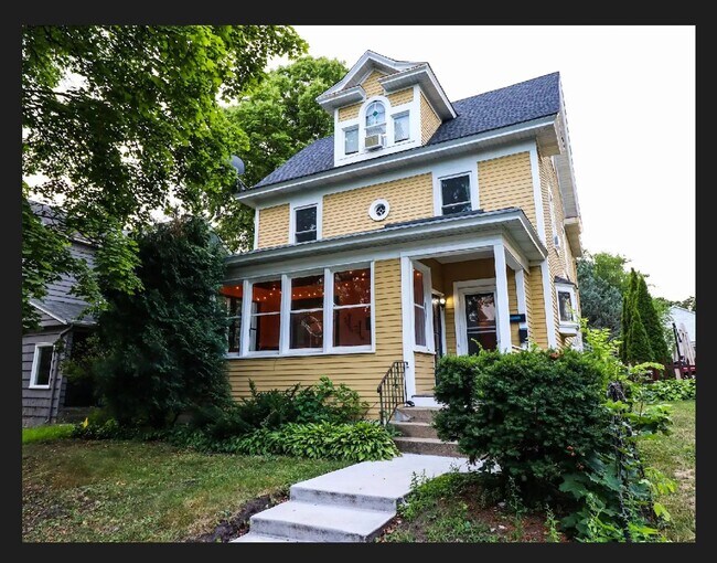 Primary Photo - 3112 Fremont Ave S