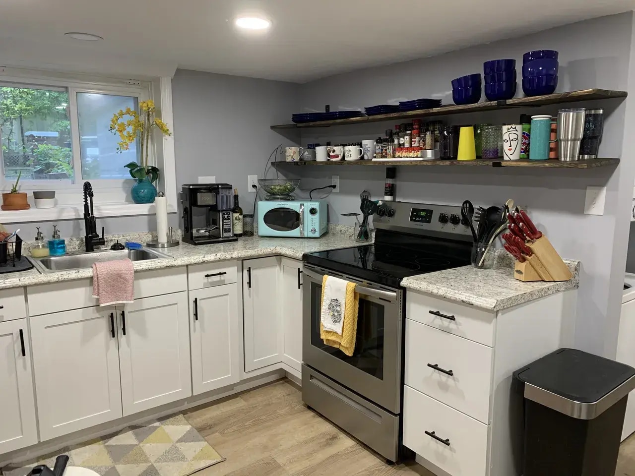 Building Photo - 440 N May St