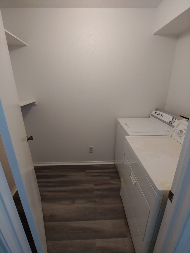 Building Photo - 9700 Leawood Blvd