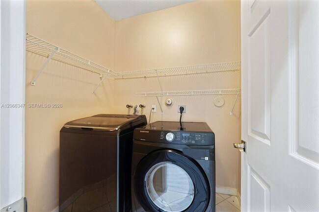 Building Photo - 4312 Laurel Ridge Cir