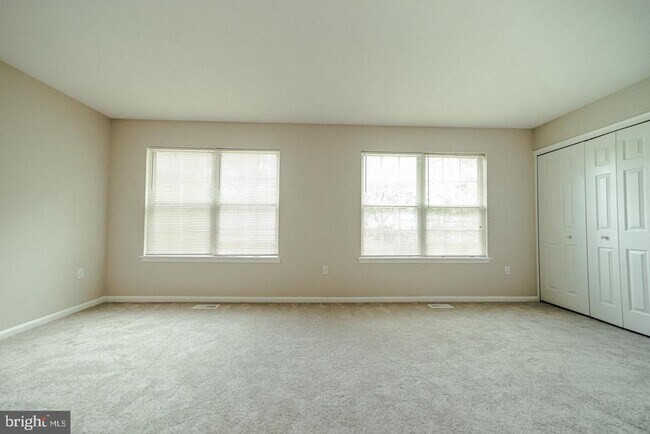 Building Photo - 5702 Cambridge Dr