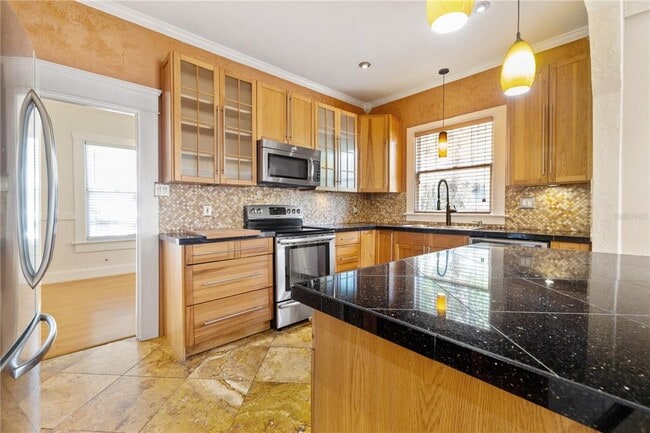 Building Photo - 113 W Powhatan Ave