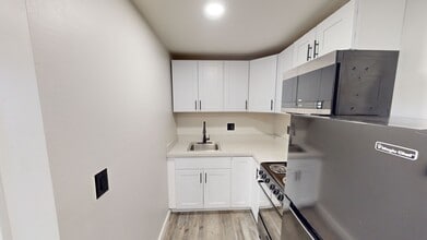 Building Photo - Ideal for solo tenants or couples!
