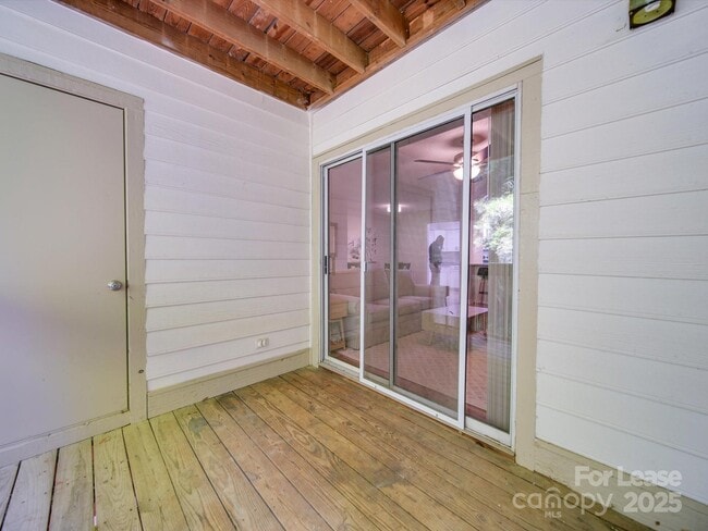 Building Photo - 1052 Churchill Downs Ct