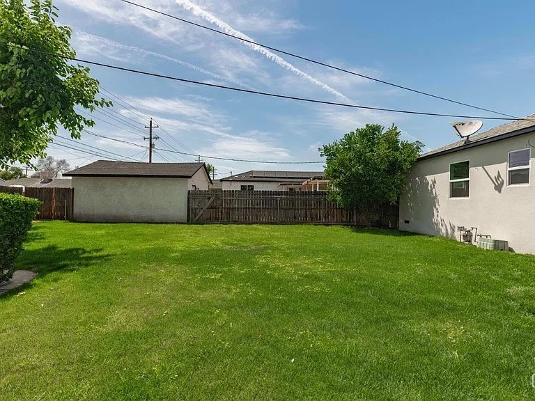 Building Photo - 2907 Truxtun Ave