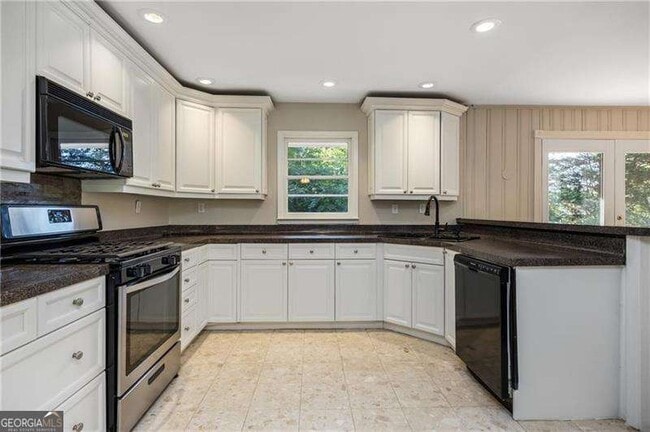 Building Photo - 535 Valley Ln NE