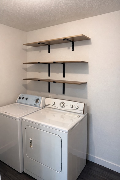 Building Photo - 4300 NE Sunset Blvd