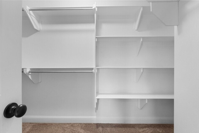 Building Photo - 825 E 91st St