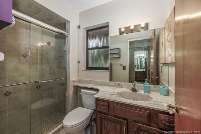 Building Photo - 160 SE Duxbury Ave