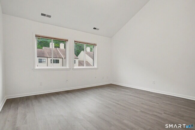 Building Photo - 49 Deer Run