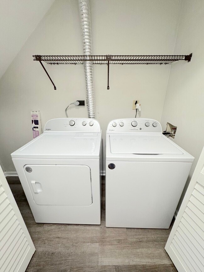 Building Photo - Come visit this cute 3 bedroom 1.5 bath in Chesapeake
