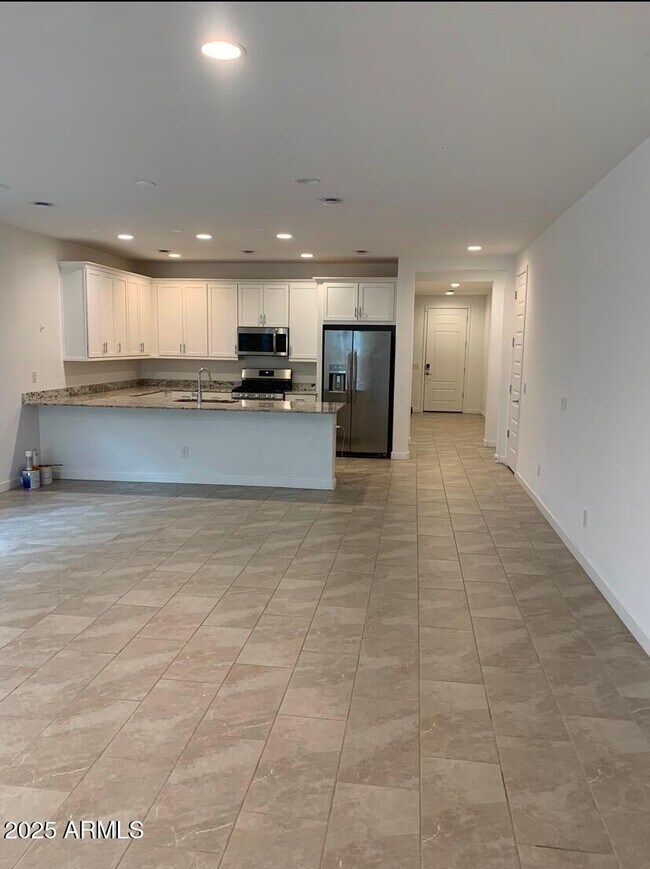 Building Photo - 11137 W Parkway Dr