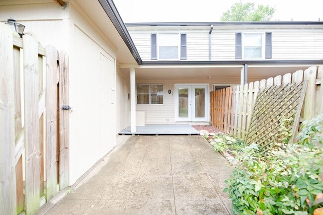 Building Photo - Green Hills Condo in the Georgetown