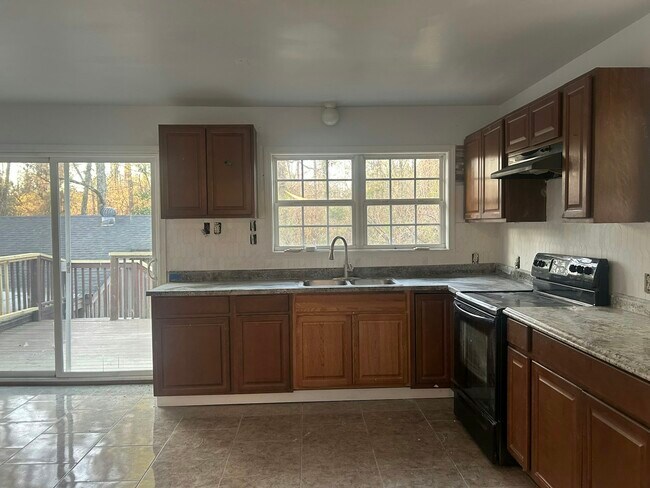 Building Photo - 1011 Ave Of Pines