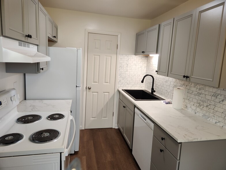 Building Photo - 103 Wildhurst Ave NE