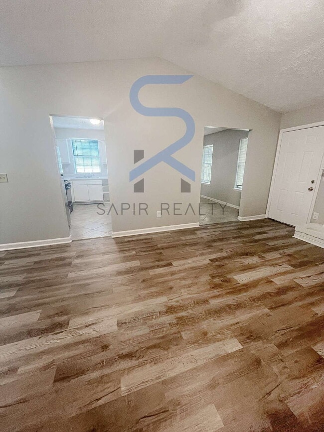 Building Photo - Move in before November 15th and choose yo...