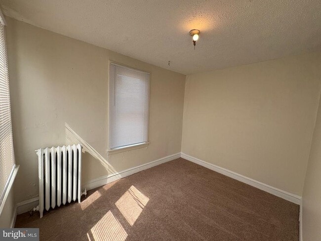 Building Photo - 198 W Thelma St