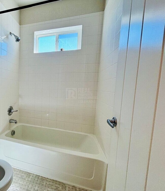 Building Photo - 9150 W 100th Way