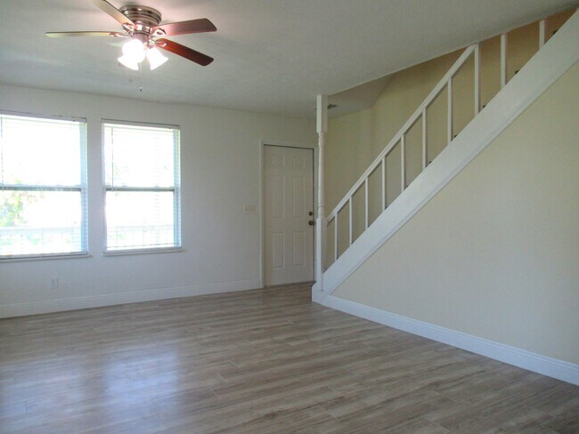 Building Photo - 5310 Palm Dr