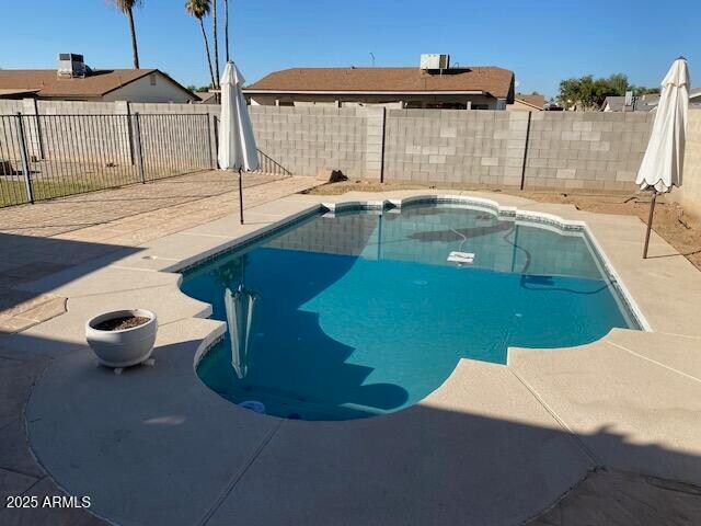 Building Photo - 9342 W Mission Ln