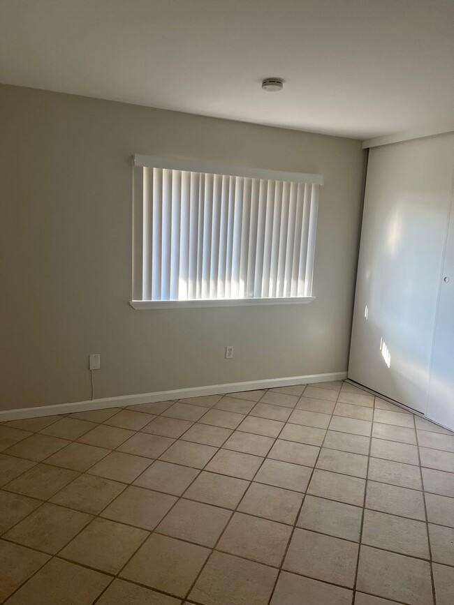 Building Photo - Gorgeous 2Bedroom/2Bath Townhome in Escondido