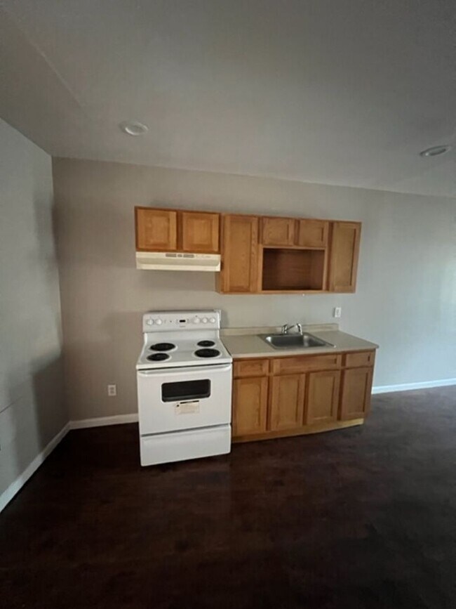 Building Photo - 2100 Ann St