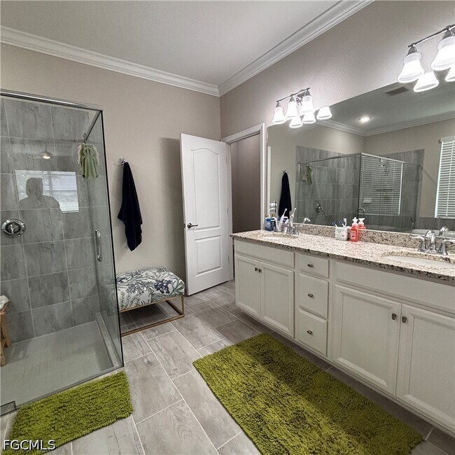 Building Photo - 4028 E Hampton Cir