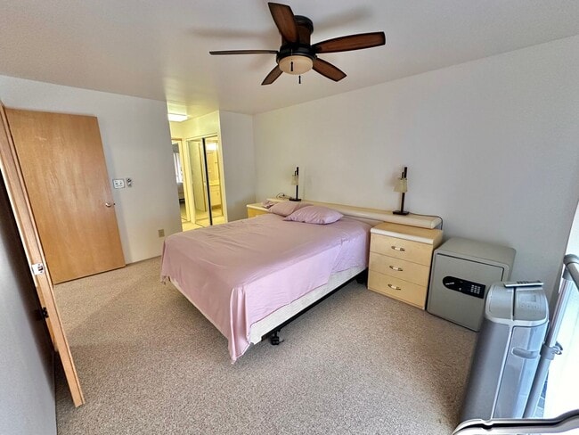 Building Photo - Spacious 2 Bedroom / 2 Bath Mostly Furnish...