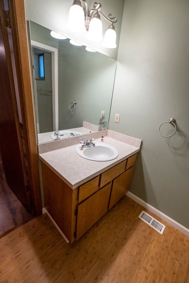 Building Photo - Cute Duplex in CDA