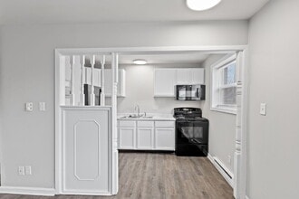 Building Photo - "$350 off if moved in by 7/10/26 - "Charming 2-Bedroom Apartment with Spacious Living in Indianap...