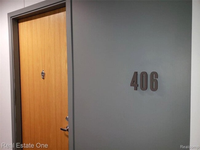 Building Photo - 100 W Fifth St