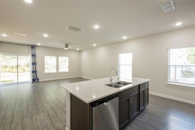 Building Photo - 345 Timberland Ave