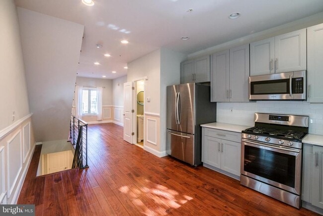 Building Photo - 2340 Greenwich St