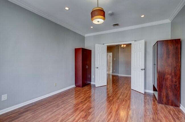 Building Photo - 98 Trask Ave
