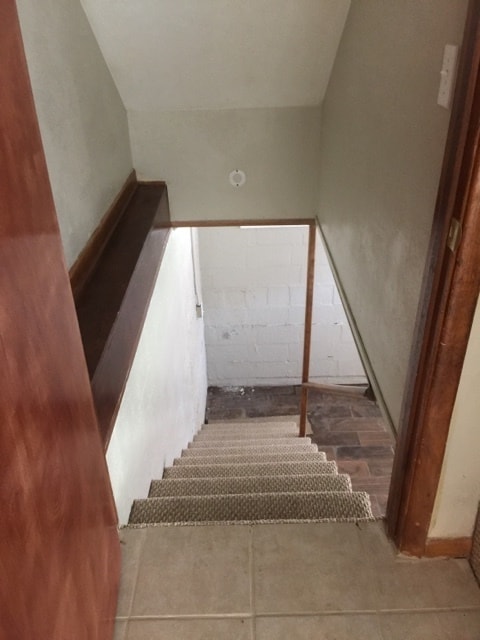 Building Photo - 3 bedrooms 2 bathrooms 1 car carport