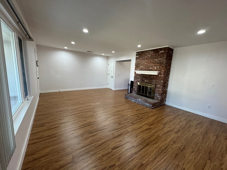 Living Room - 22471 Loch Lomond Dr