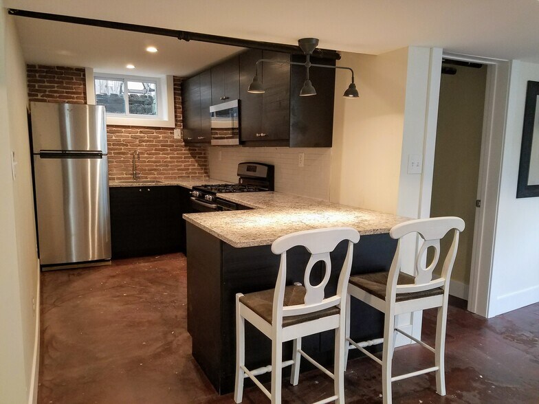 Building Photo - 7432 Piney Branch Rd