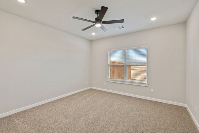 Building Photo - AVAILABLE NOW! 3 BEDROOM TRIPLEX  LOCATED ON 1-ACRE LOT IN MIDLOTHIAN, TX!