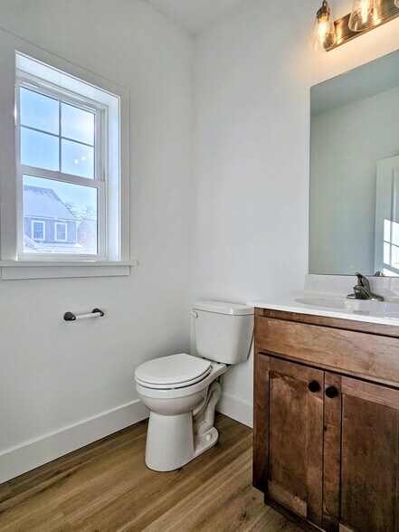 Building Photo - 394 Hensley St