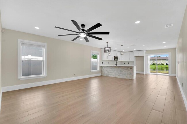Building Photo - 531 Flower Fields Ln