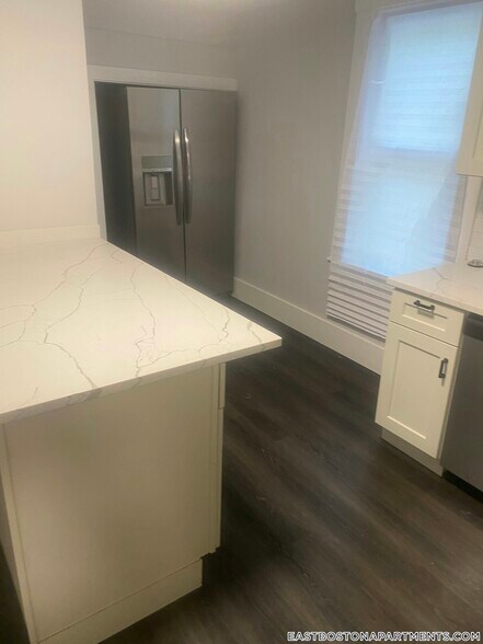 Primary Photo - 118 Marginal St