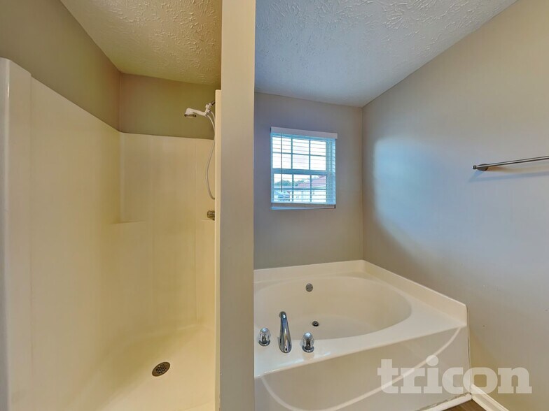 Building Photo - 10931 Cimmaron Ct