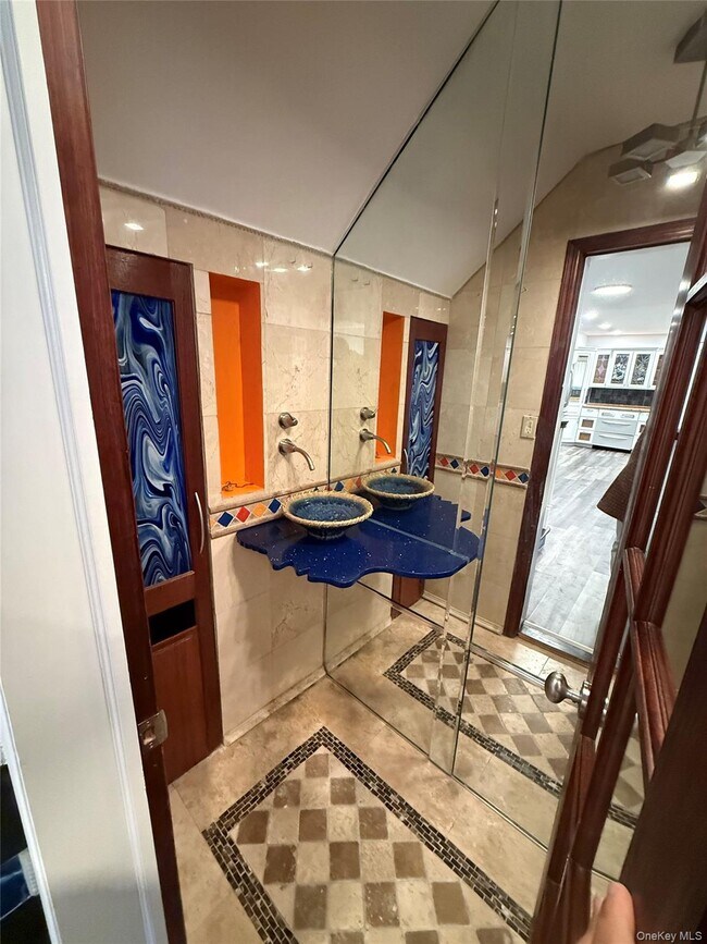 Building Photo - 253 Feller Dr