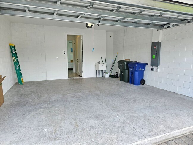 Building Photo - 1595 Tavira Pl