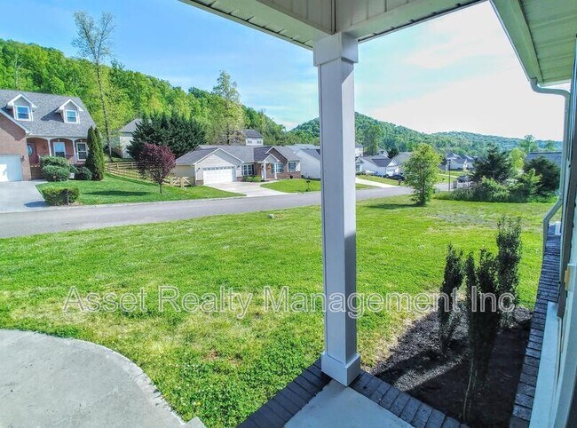 Primary Photo - 3905 Hillside Terrace Ln